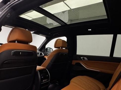 Used 2023 BMW X7 xDrive40i w/ Executive Package image 24