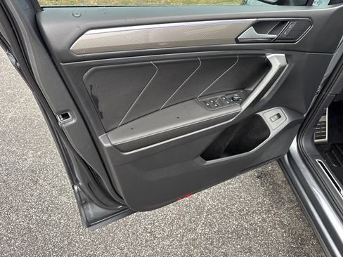 Used 2024 Volkswagen Tiguan SE R-Line image 10