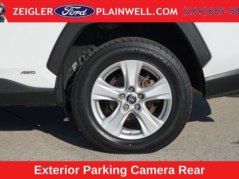 Used 2021 Toyota RAV4 LE AWD/4WD image 9