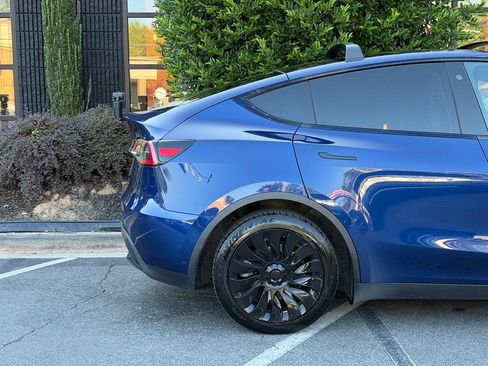 Used 2021 Tesla Model Y Long Range AWD/4WD image 22