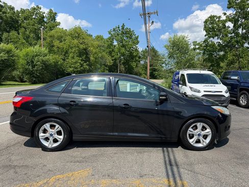 Used 2014 Ford Focus SE w/ SE Winter Package FWD image 8