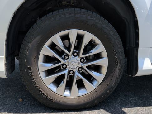 Used 2016 Lexus GX 460 Luxury w/ Preferred Accessory Package AWD/4WD image 13