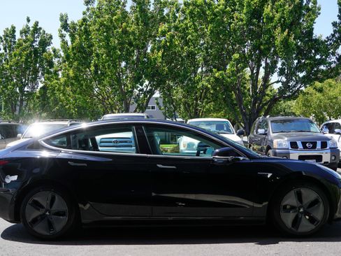 Used 2018 Tesla Model 3 Long Range RWD image 10
