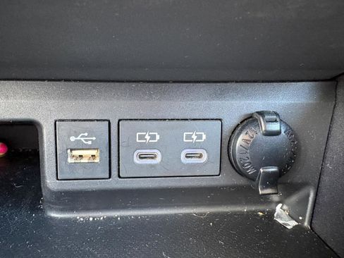 Used 2024 Toyota Highlander LE FWD image 25