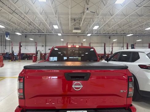 Certified 2024 Nissan Frontier SV w/ SV Convenience Package RWD image 9