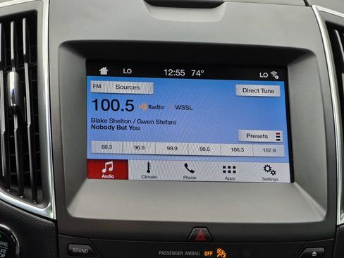 Used 2019 Ford Edge Titanium FWD image 4