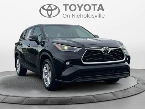 Used 2024 Toyota Highlander LE AWD/4WD image 7