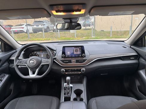 Used 2025 Nissan Altima 2.5 SV image 33