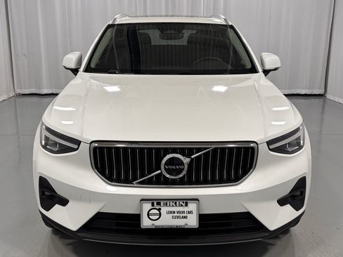 Certified 2025 Volvo XC40 B5 Plus image 3