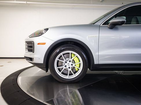 Certified 2025 Porsche Cayenne E-Hybrid AWD/4WD image 11