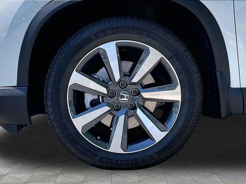 Certified 2024 Honda Pilot Touring image 23