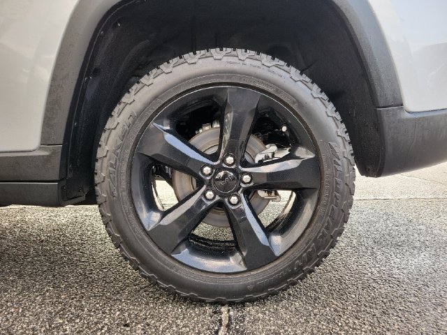Certified 2024 Jeep Grand Cherokee Limited w/ Black Appearance Package AWD/4WD image 13