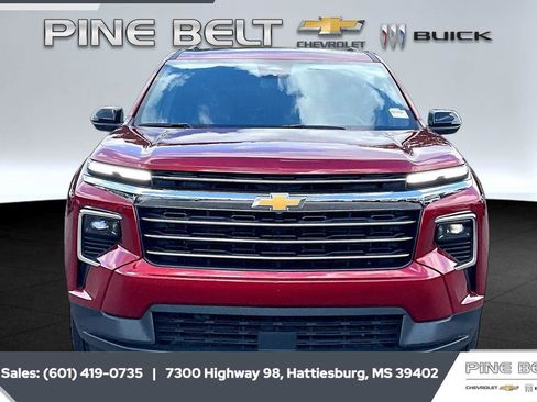 Used 2026 Chevrolet Traverse LT FWD image 3