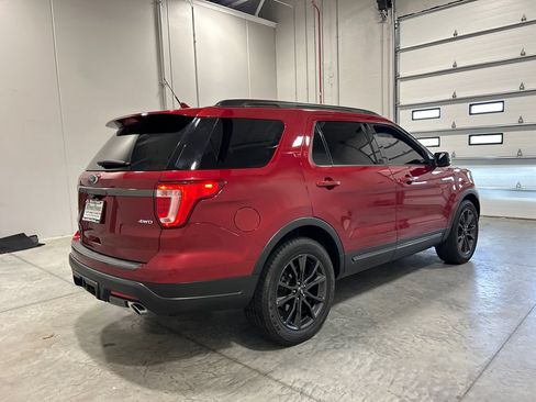 Used 2018 Ford Explorer XLT w/ Equipment Group 202A AWD/4WD image 6