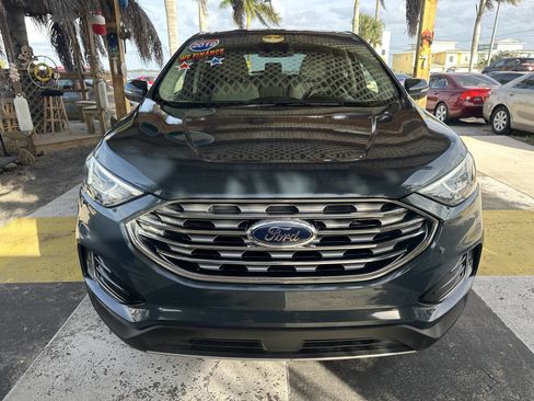 Used 2019 Ford Edge Titanium image 3