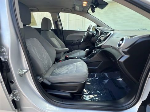 Used 2020 Chevrolet Sonic LT image 29