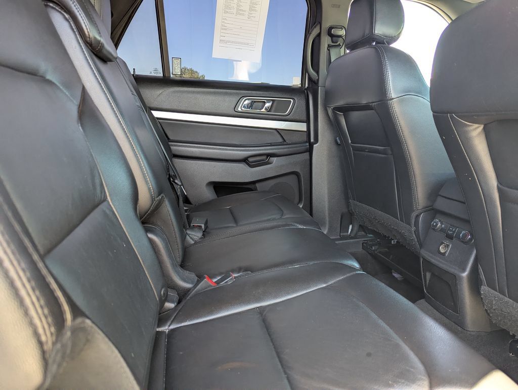Used 2017 Ford Explorer XLT w/ Equipment Group 202A FWD image 32