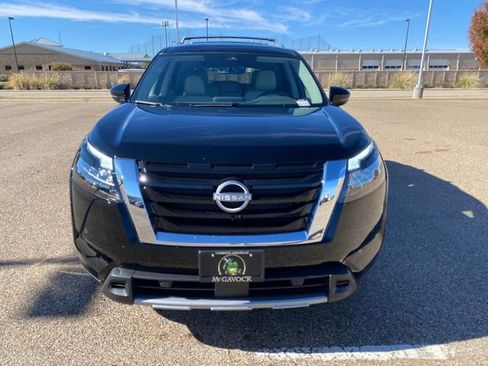 New 2025 Nissan Pathfinder SL image 9