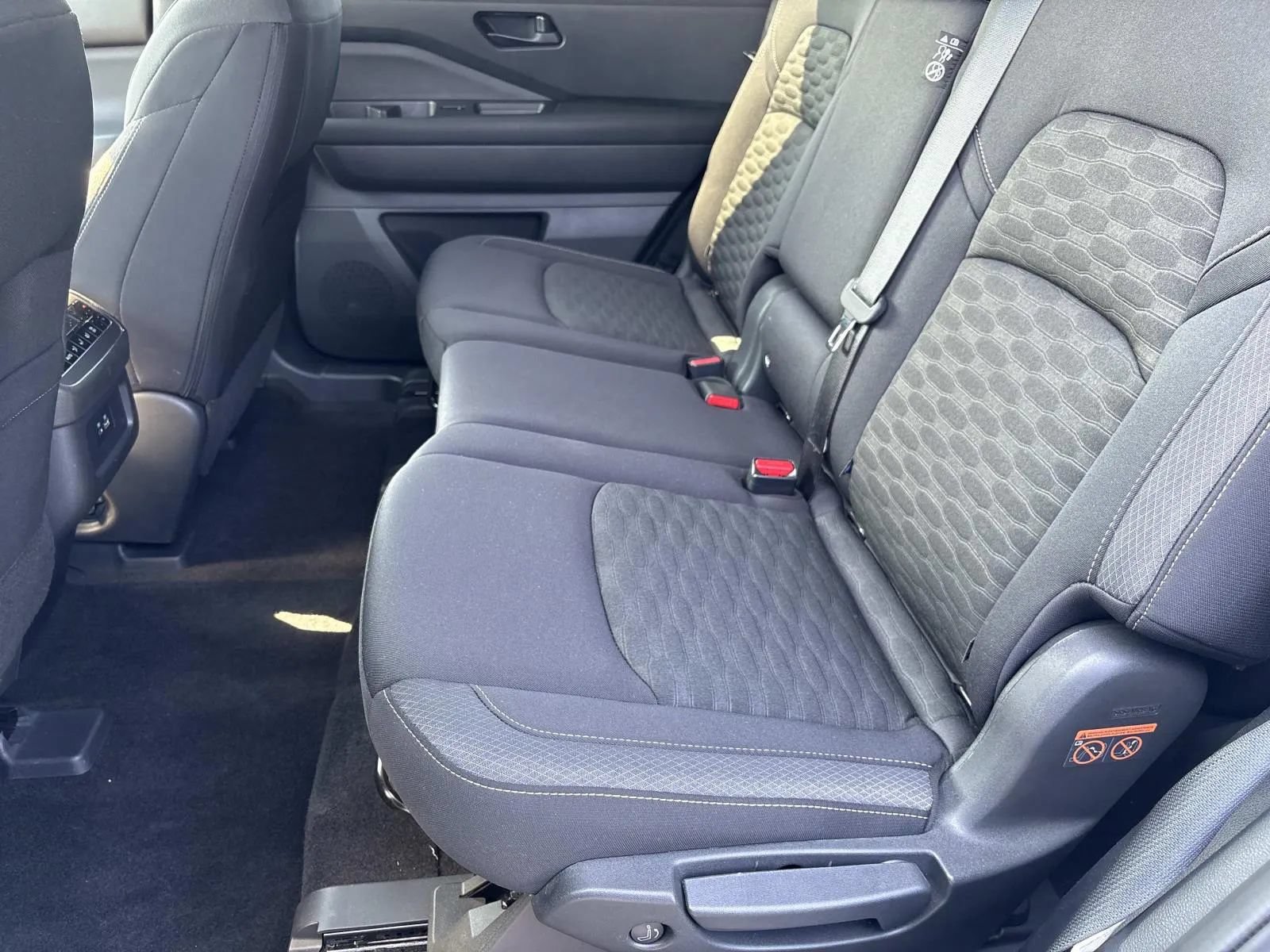 Used 2024 Nissan Pathfinder SV FWD image 16