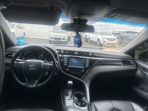 Used 2018 Toyota Camry SE image 14