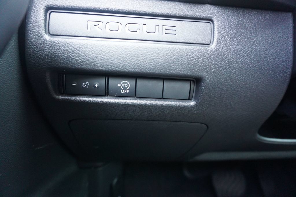 Used 2023 Nissan Rogue S FWD image 5