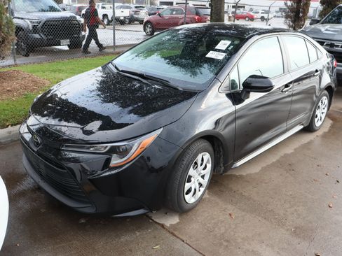 Used 2024 Toyota Corolla LE image 4