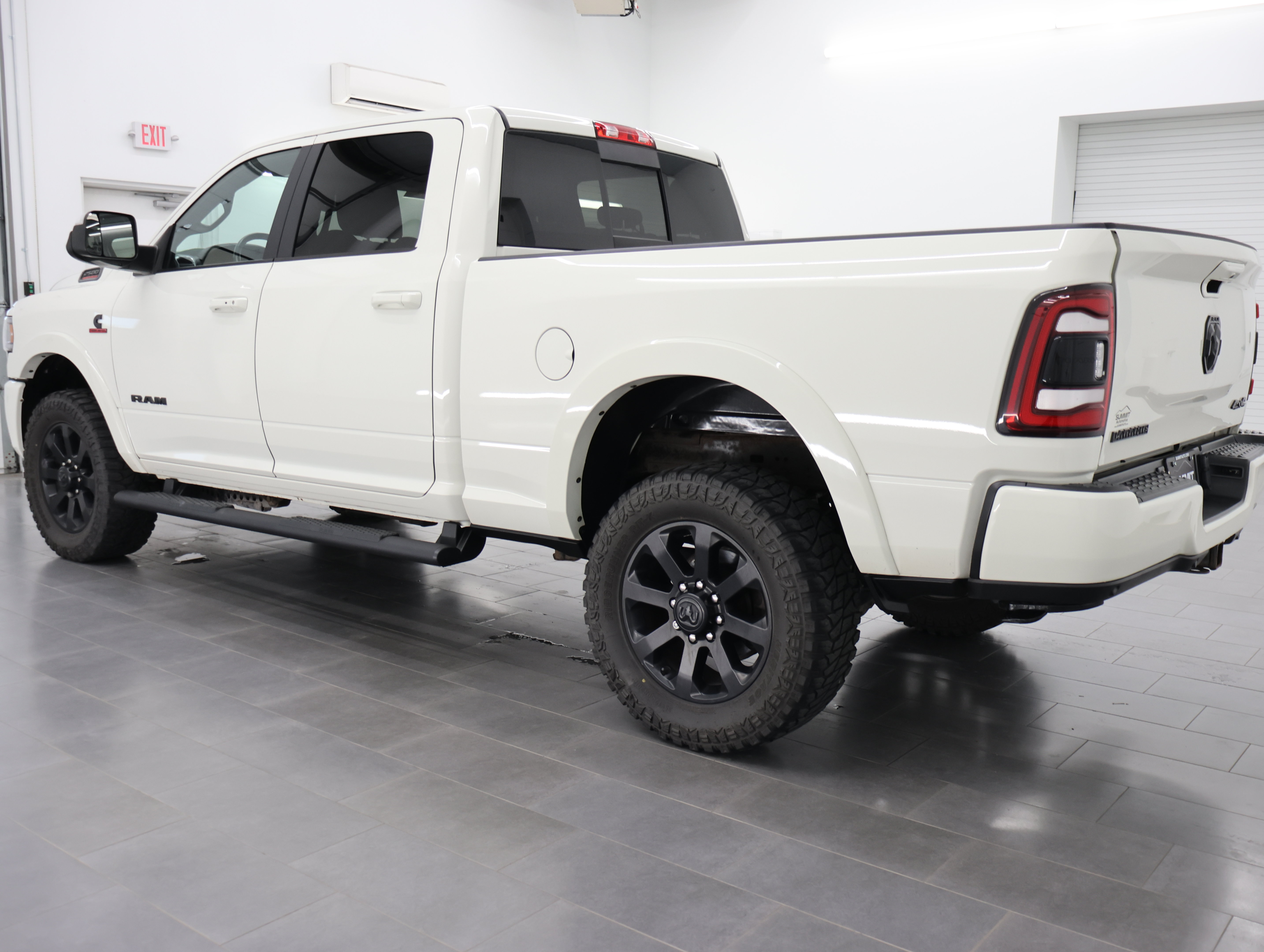 Used 2022 RAM 2500 Laramie w/ Night Edition AWD/4WD image 6