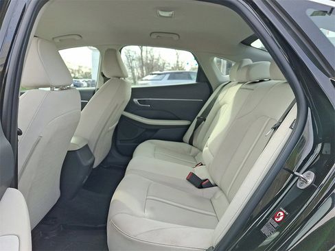 Used 2023 Hyundai Sonata SEL w/ Winter Weather Package image 11