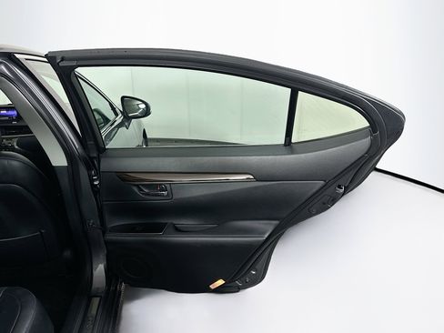 Used 2017 Lexus ES 350 w/ Luxury Package image 32