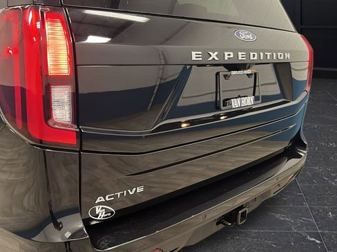 Used 2025 Ford Expedition Active AWD/4WD image 44