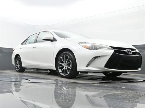 Used 2017 Toyota Camry XSE image 26