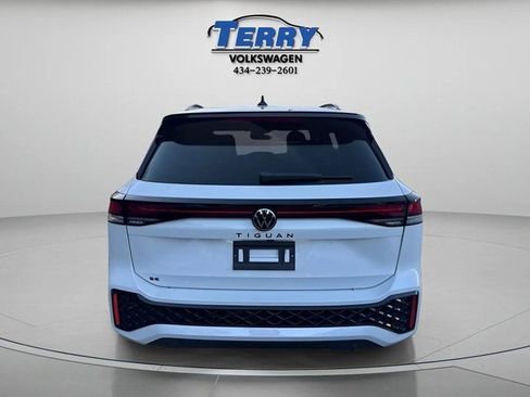 New 2025 Volkswagen Tiguan SE R-Line image 2