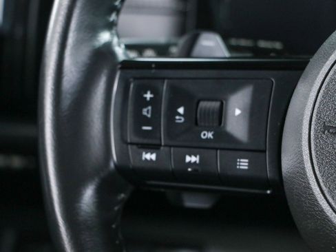 Used 2024 Nissan Pathfinder SL FWD image 13