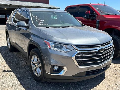Used 2020 Chevrolet Traverse LT FWD image 2