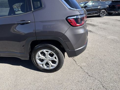 Used 2024 Jeep Compass Latitude w/ Convenience Group image 7