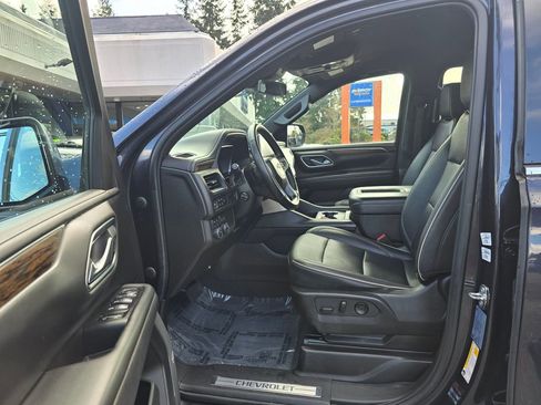 Used 2023 Chevrolet Suburban Premier image 21