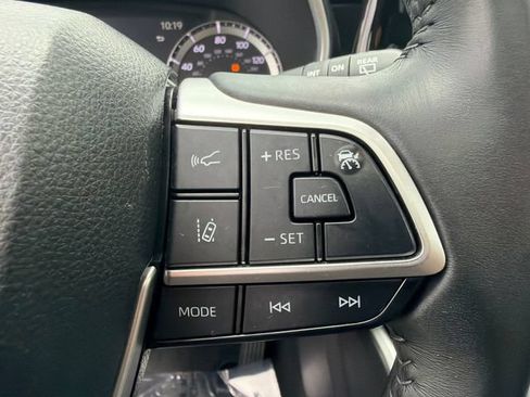 Used 2023 Toyota Highlander XLE AWD/4WD image 31