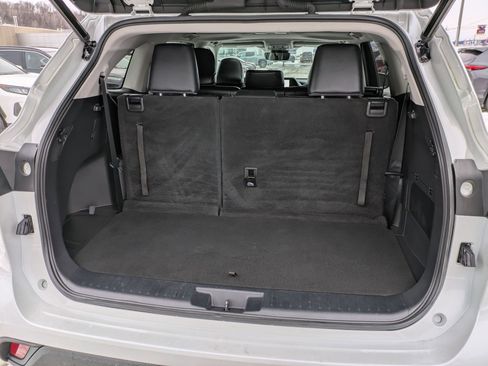 Used 2023 Toyota Highlander XLE image 21