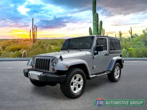 Used 2013 Jeep Wrangler Sahara w/ Connectivity Group AWD/4WD image 9