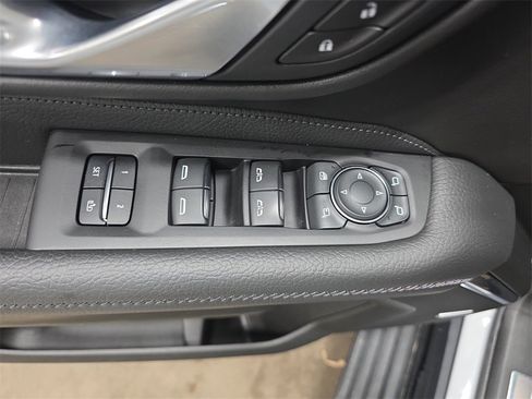 Used 2021 GMC Yukon Denali w/ Denali Premium Package image 29