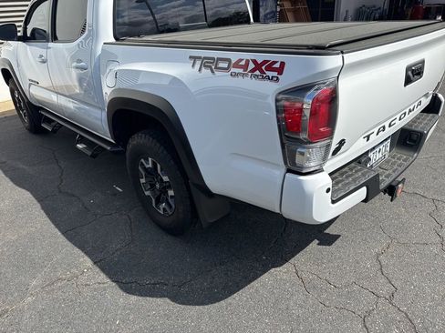 Used 2023 Toyota Tacoma TRD Off-Road w/ TRD Premium Off Road Package image 5