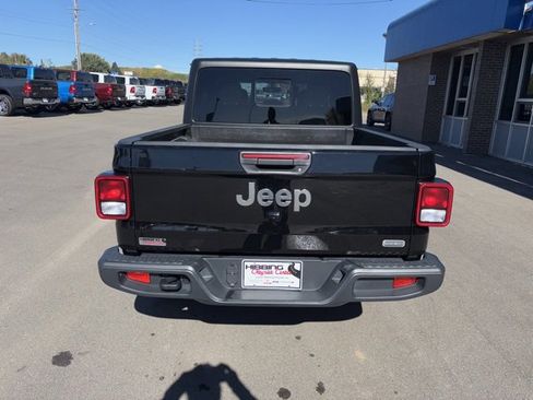 Used 2023 Jeep Gladiator Overland image 7