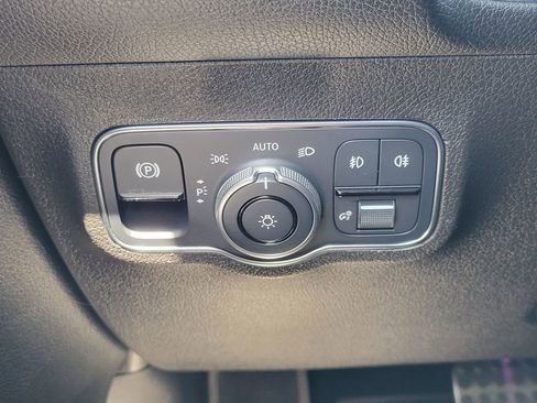 Used 2021 Mercedes-Benz GLB 250 image 21