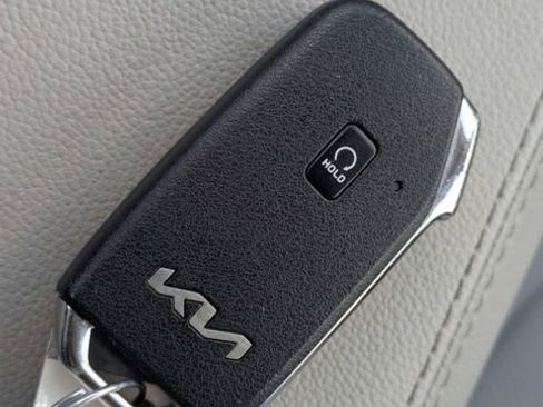 Used 2025 Kia Sportage EX image 31