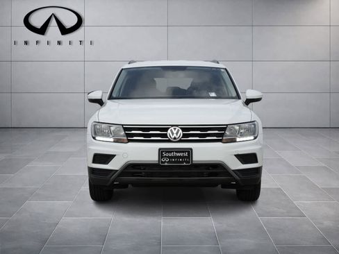 Used 2018 Volkswagen Tiguan SE w/ 3rd Row Seat Package AWD/4WD image 2