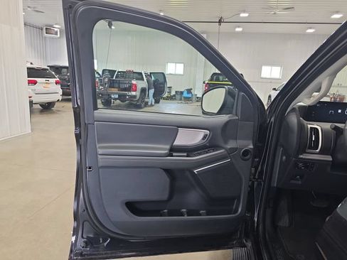 Used 2025 Ford Expedition Active AWD/4WD image 24