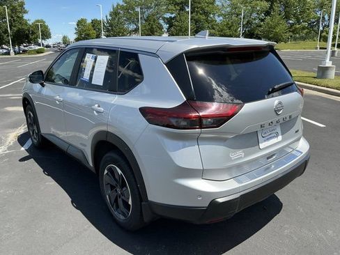 Used 2025 Nissan Rogue SV AWD/4WD image 8