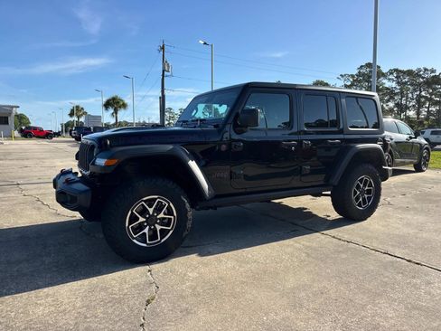 Used 2024 Jeep Wrangler Unlimited Rubicon AWD/4WD image 7