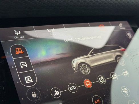Used 2019 Land Rover Range Rover Velar R-Dynamic SE image 13