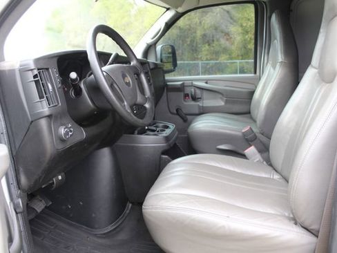 Used 2009 Chevrolet Express 2500 image 22